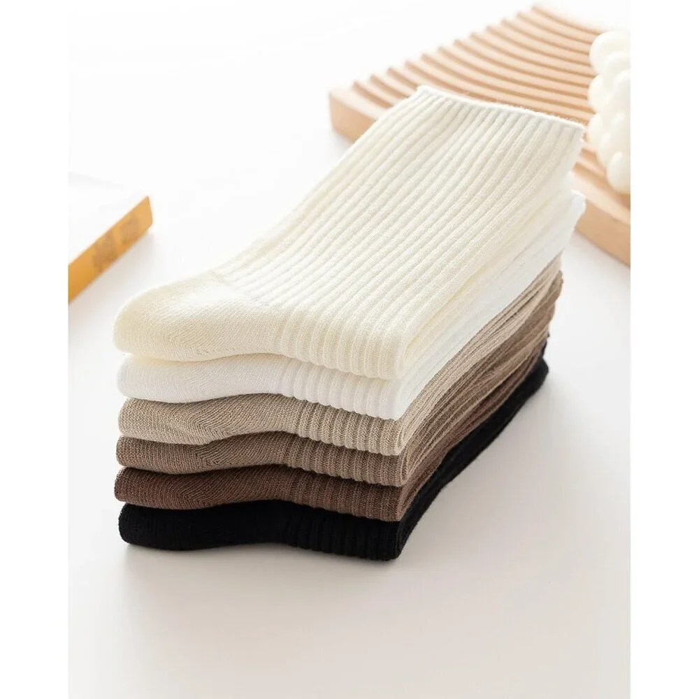 Women's Solid Color Cute Crew Casual Athletic Aesthetic Neutral Cotton Socks